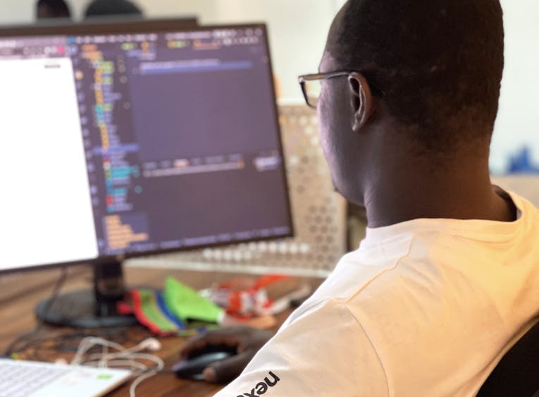 IT-Experte in Ghana der die Ausbildung der nexum bei AmaliTech absolviert